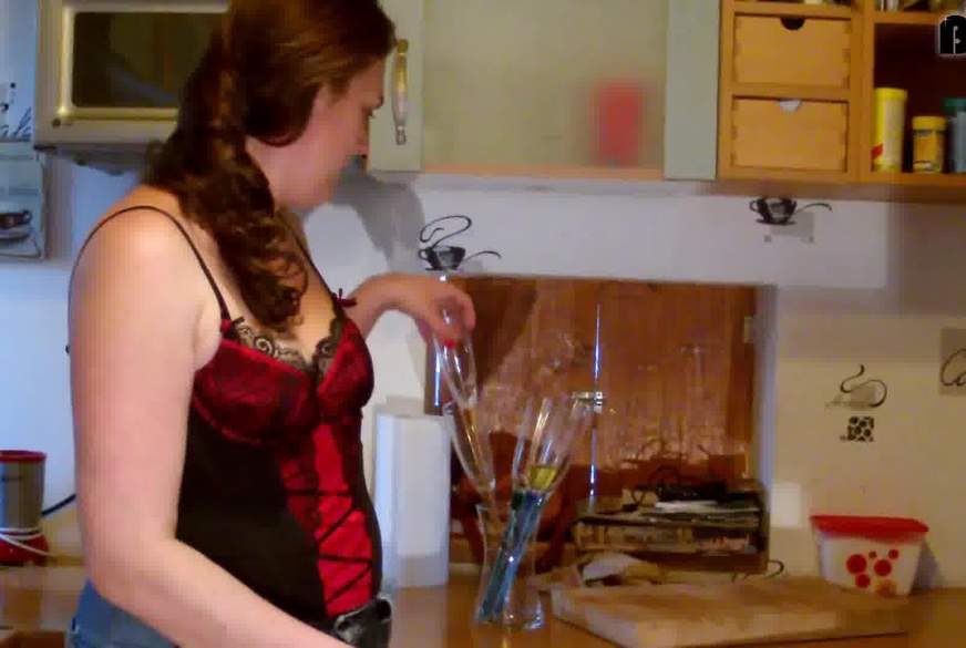 HotCaroFucksRico: Sekt p****n