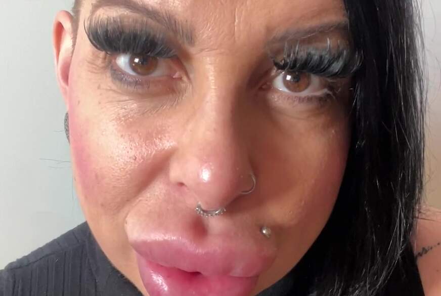 NinaVegas: Talking about my plump lips