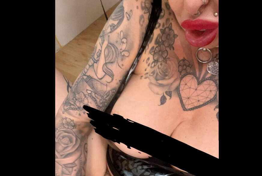 NinaVegas: F**k!? Haarige P***y g*******t mit Gummi-Handschuhen