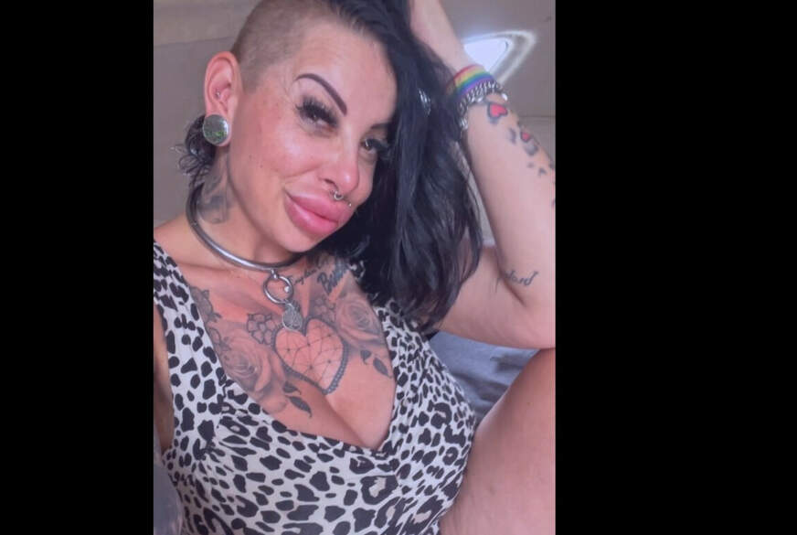 NinaVegas: Einfach in der Öffentlichkeit meine n**se P***y g*******t!