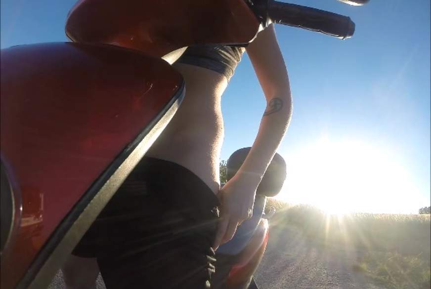 BandidaFox: M****i verwöhnung auf dem Roller