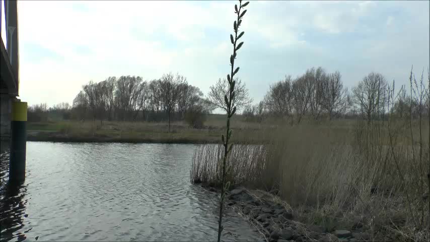 Ich bin ständig geil, meine Pussy bracuh es immer und überall und es ist mir auch egal, wenn mich jemand dabei beobachtet ... nein, eigentlich finde ich es sogar noch geiler, wenn einfach so jemand um die Ecke kommen könnte und mir beim wichsen zusehen könnte ... ich stehe auf öffentliche Plätze und ich finde immer wieder geile neue Orte, an denen ich meine öffentliche Geilheit für dich filmen kann ... :)