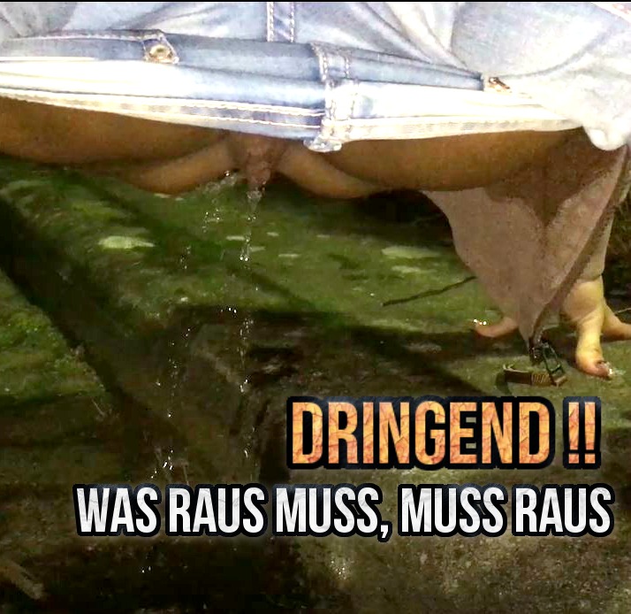 Dringend Dringend !! :D Also pinkel ich einfach auf den nächst gelegenen Parkplatz, auch wenn da ziemlich viel los ist ... natürlich muss prompt in dem Moment jemand an mir vorbei fahren und guckt recht doof, das meine Freundin mit der Kamera vor mir sitzt und mich filmt - tja, so ist das bei uns eben :D