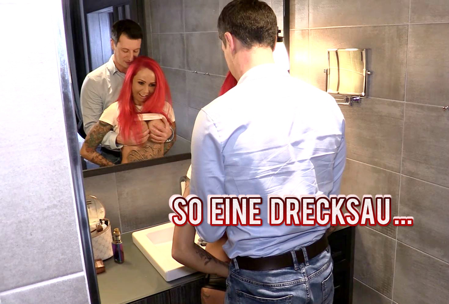 Er kann es nicht lassen !! Warum ist mein Schwager so eine Drecksau ?! Jedes mal wieder nutzt er die Situation schamlos aus, wenn mein Mann nicht da ist ... dabei ist mein Schwager sogar selbst verheiratet !! Er kann seine Finger einfach nicht von mir lassen ... Als mein Mann gerade unterwegs ist, kommt mein Schwager zu mir ins Bad und natürlich wandern seine Hände wieder an meinem Arsch entlang unter mein Shirt ... soll ich das gut finden? Mmmmhh, naja verbotene Dinge sind ja eigentlich immer ganz geil ... aber was, wenn mein Mann früher heim kommt? Oh Gott, ich will mir nicht ausmalen, was dann los wäre ... aber ich kann nicht widerstehen ... ich gehe mit ihm aufs Bett und lasse mich hinreißen ... wir machen geil miteinander rum und ich lutsche seinen geilen Schwanz ... ich setze mich auf sein Gesicht und blase seinen Schwanz gleichzeitig sinnlich und geil, lecke mit meiner Zunge an seiner prallen Eichel und schiebe ihn tief in meinen Mund ... natürlich ficken wir dann auch noch ... oh Gott, hoffentlich kommt mein Mann nicht mitten drin nach Hause