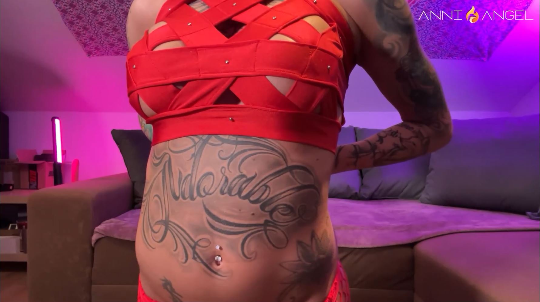 Der Titel sagt wahrscheinlich schon genug aus ;D meine heiße Pussy muss mal wieder geil gefickt werden und da dein Lümmel mich grad nicht beglücken kann, nehm ich das natürlich selbst  in die Hand ... natürlich nicht, ohne dich trotzdem teilhaben zu lassen und ich hoffe, du wirst genau so geil kommen wie ich es in diesem Clip für dich getan habe *G*