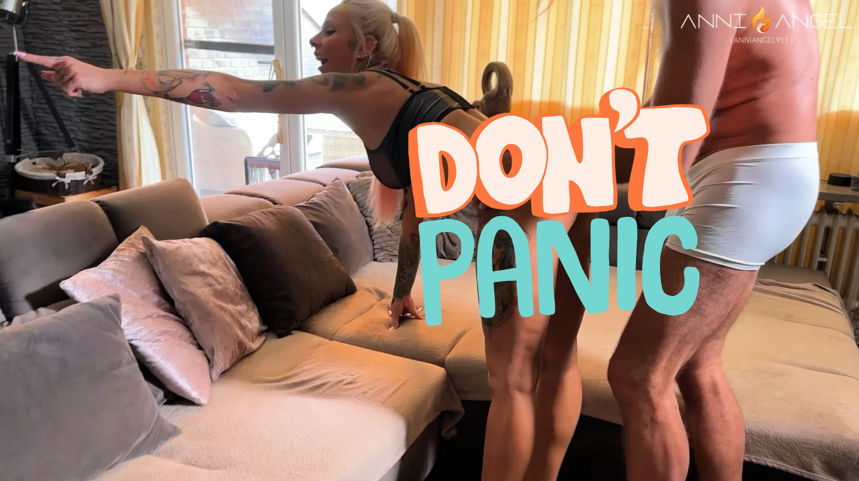 Es wurde mal wieder Zeit für einen geilen #Fick mit meinem #Hausfreund ... Fast wäre ich zu meiner eigenen Verabredung zu spät #gekommen ... auf der Autobahn eine Vollsperrung - wollte doch nur meine Kamera Frau abholen *HELP* xD Dank vorzüglicher Konversation und satter Sonneneinstrahlung erwartete mich mein Fick-Date bereits nackig und sonnen geküsst auf meiner Terrasse *grins* - Welch Glück, ist er nicht auf einer falschen Terrasse gelandet xD Da hätte sich die ein oder andere Nachbarin meinen Pracht Schwanz sicherlich gern unter den Nagel gerissen ... :D Zum Glück hab ich ihn schnell in Sicherheit gebracht xD

Meinen geilen Fick lass ich mir natürlich nicht klauen ... meine sahnige Fotze zeig ich dir natürlich auch gern ;)