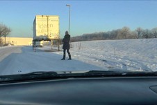 Mann scheiße, war das kalt !! Doch ich sollte draussen stehen und anschaffen gehen !! Natürlich verirrte sich keiner an den Straßenstrich wo ich stand und ich hatte auch noch keinen einzigen Cent eingenommen, als mein Zuhälter kam. Er wollte seine Kohle haben, aber ich hatte nix. Als er meinte, ich solle zu ihm ins Auto steigen, dachte ich schon SCHEIßE ... Aber als er dann meinte, ich sollte mit zu ihm fahren, da wusste ich Bescheid. Jetzt musste ich abarbeiten, was ihm an Kohle fehlte ... So´ne Scheiße ...