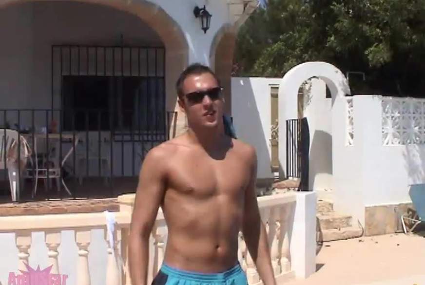 Pool Boy testet meine HEISSE P***y von Anni-Angel pic4