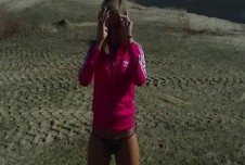 als ich das coole shooting im kieswerk hatte, musste ich mal ganz dringend-also mir doch egal, was der fotograf sagt-ich piesch ihm einfach vor die füße^^