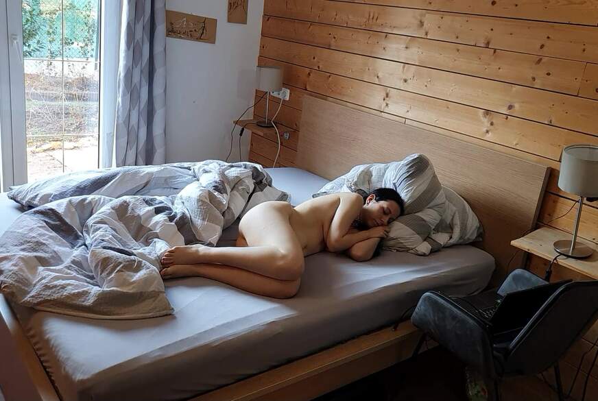 Was gibt es schöneres für ne Sklavin den Tag mit nem B**wjob zu beginnen ? von Dom-Paar pic1