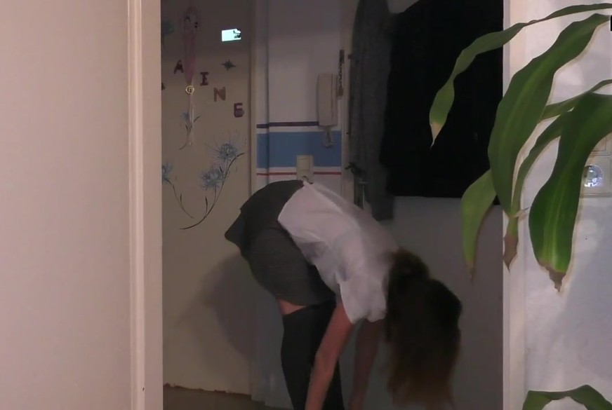 Annas-feet: Schüchterner Freund meiner S*******r verführt.avi