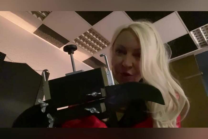 E**r F****r extrem! Eingespannt und lang gezogen! von Scarlet-von-Kortess