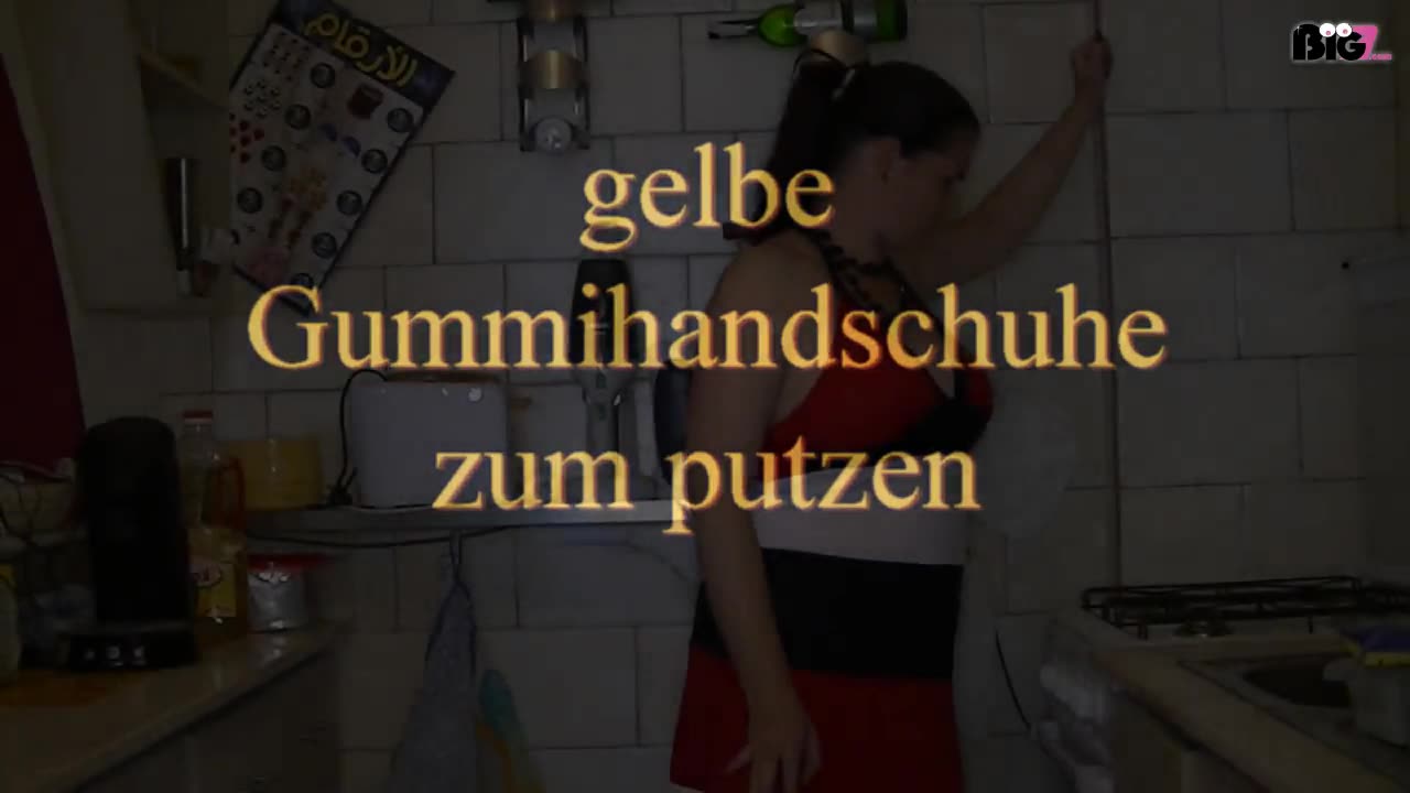 gelbe Gummihandschuhe zum putzen Fetish Video..du magst gelbe Gummihandschuhe..zm putzen und ?...schreib mir was ich damit machen soll