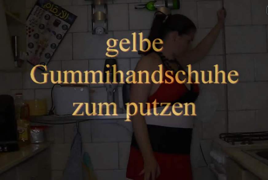 gelbe Gummihandschuhe zum putzen von MegaTitten pic1