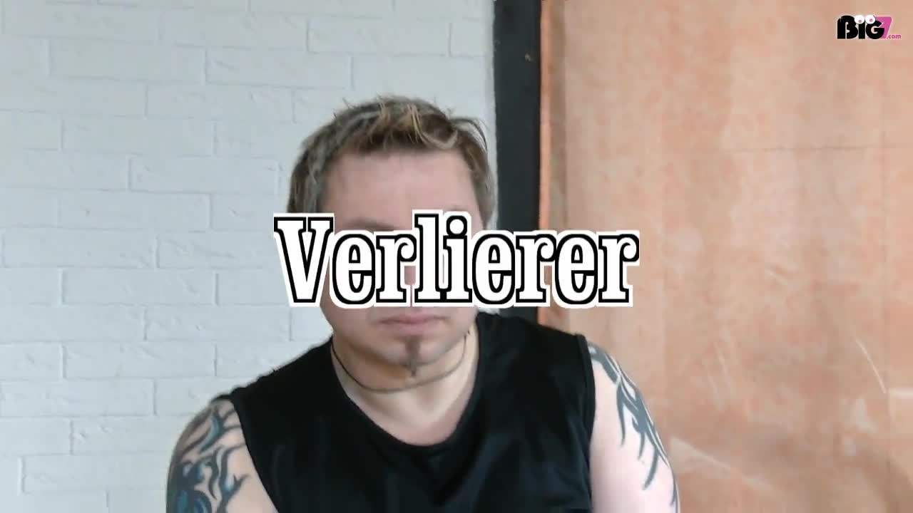 OMG...das ist echt ein Verlierer-Typ...das kleine Pimmelchen versucht abzumelken....am Ende könnte er sich selber wichsen da ich keien Lust mehr hatte mir die Arbeit zu machen