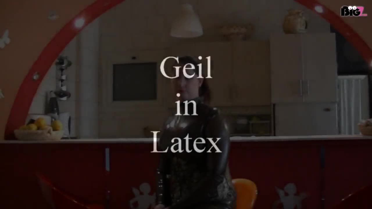 magst Du Latex, bist du devot..dann schau dir mein geiles Latex Video an und liege mir zu Füssen