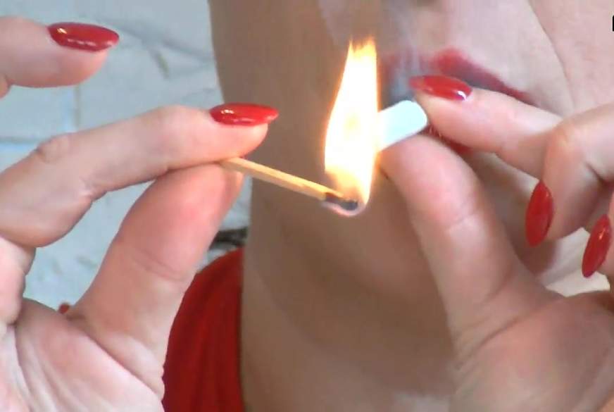 Rauchen versautes Stück von MegaTitten pic2