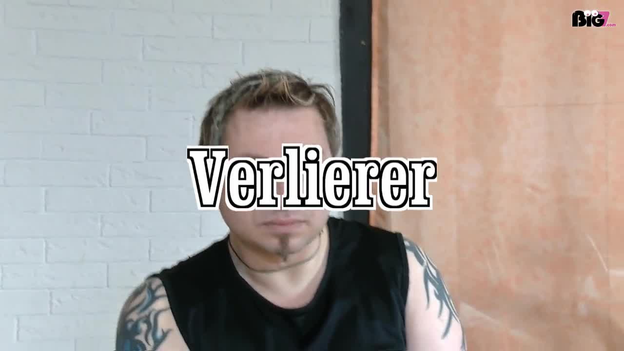 OMG...das ist echt ein Verlierer-Typ...das kleine Pimmelchen versucht abzumelken....am Ende könnte er sich selber wichsen da ich keien Lust mehr hatte mir die Arbeit zu machen