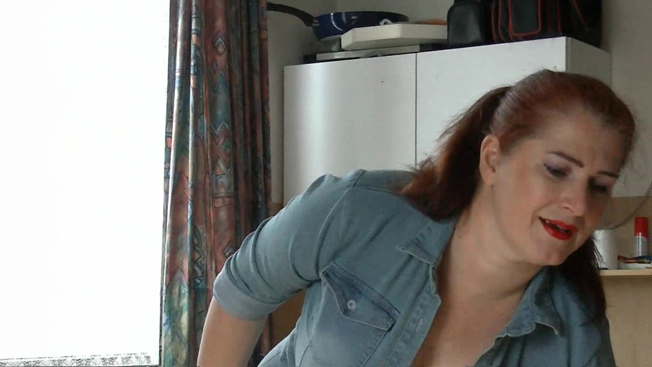 Komm fick mir meine dicken Glocken geil durch..dann blase ich Dir Deinen Schwanz bis zum Ende ....alles in den Mund...ist das geil