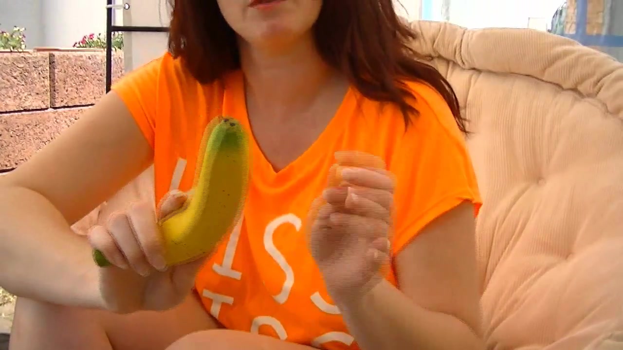 Dr. Cindy\'s Sexgeber..wie benutzte ich ein Kondom richtig...ich bevorzuge die Hand/Mund Variante zum überziehen..dann ist es bereits richtig nass und fäßt sich geil einführen..seht selber