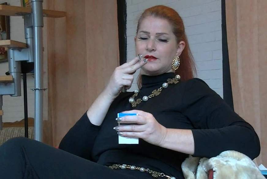 Fetish - Rauchen wie geil von MilfUlrike pic2
