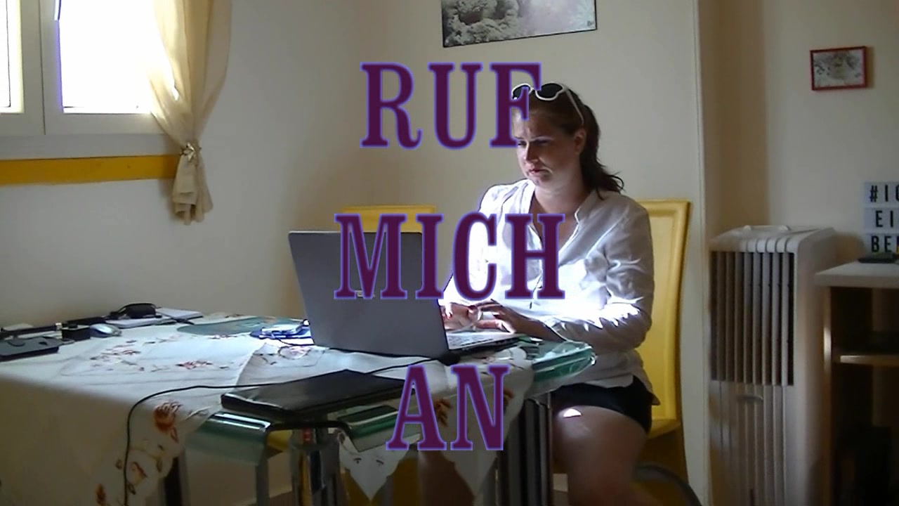 Ruf MICH an nach dem Date sagte ich zu Ihm, ruf mich doch mal an und heute tat er es...es war so geil seine tiefe Stimme zu hören und geil mußte ich an mir rumspielen...als er es merkte gab er anweisungen und ich stöhnte ins telefon...omg wie geil das war...