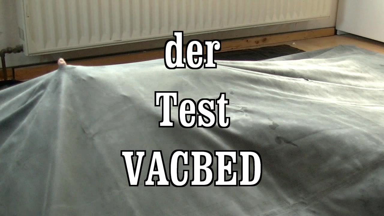der Test - VACBED wow letzte woche kam mein VACBED, nun wollte ich es auch ausprobieren. Glücklicherweise war wie durch zufall einer meiner Drehuser da, also testen wir es...OMG wie geil das aussieht wenn er drin liegt und das Vaccum das Latex an hin presst...und sein geiler harter Schwanz stand auch schon raus..genau richtig für geile Wichs und Fick Spiele...oder