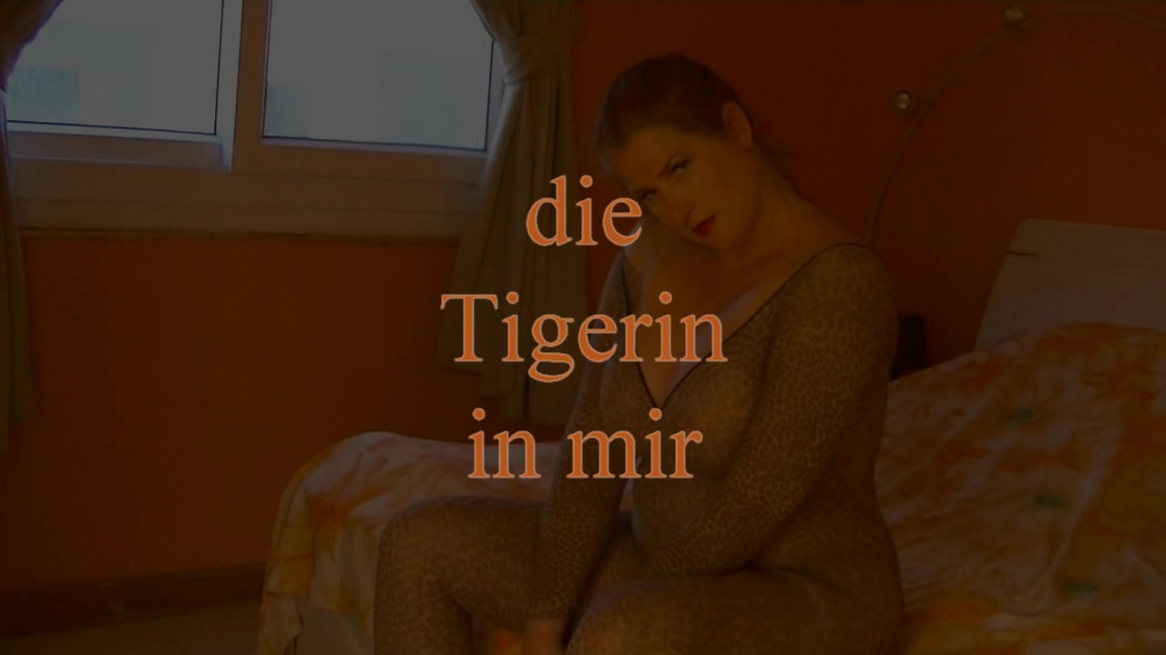 die Tigerin in mir OHHH...ich liebe das Tigeroutfit...da kann ich meine Krallen zeigen und meine wildheit...Lust es zu erleben ?