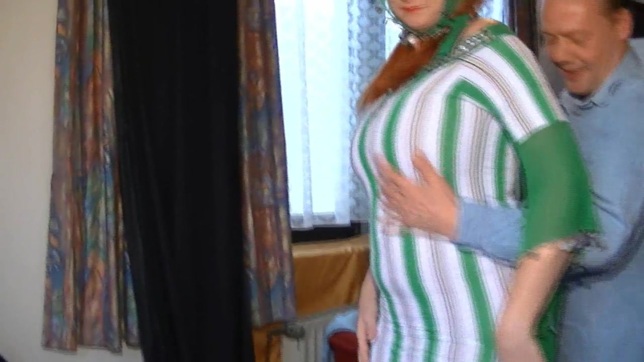 da war sie die geile Türken Putze...mit Ihren fetten FTitten...diesmal Ihr Chef schnell genug...erstmal schon die Euter massieren und dann die geile nasse rasierte Pflaume lecken..wow...was für eine geile Türken Stute...die hat es wirklich gebraucht