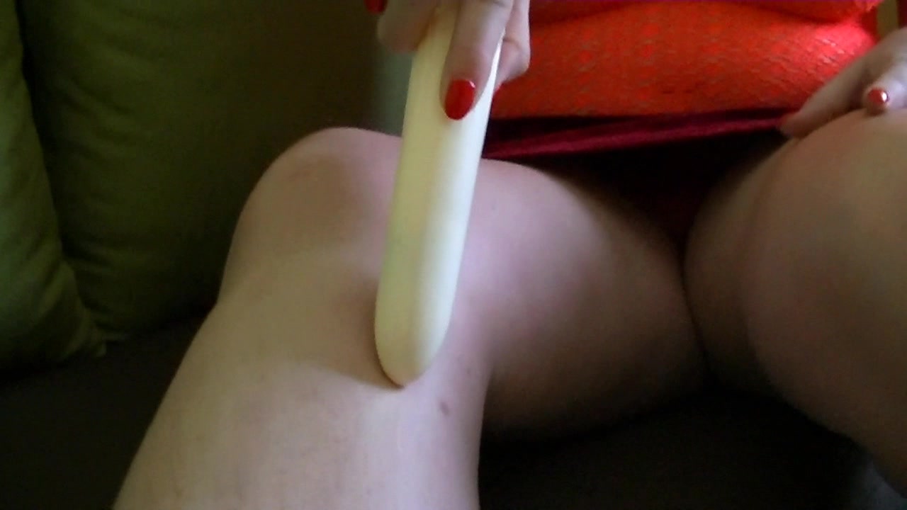 dildospiele einer geilen Frau ahh ich war wieder sau geil...also griff ich mir meinen kleinen Freund ich schob ihn mir ion meine nasse heisse Fick-spalte...das tat so gut