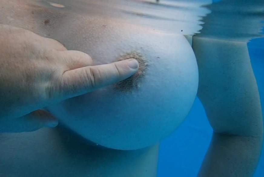 er konnte seine F****r nicht bei sich lassen - Nippel Spiele von MilfUlrike pic2