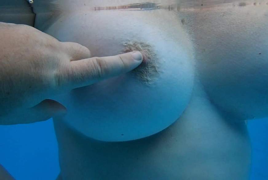 er konnte seine F****r nicht bei sich lassen - Nippel Spiele von MilfUlrike pic3