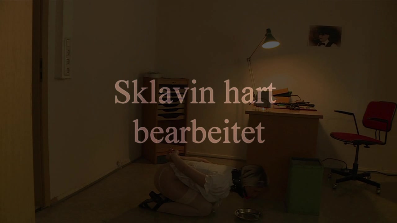 Sklavin hart bearbeitet da saß unsere kleine geile Sklavin ja..vor dem Napf....bereit benutzt zu werden...und diesmal haben wir uns was ganz besonderes für sie ausgedacht...den Pussynator