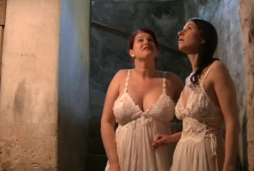 unschuldig - geile Lesben im Keller von MilfUlrike pic2