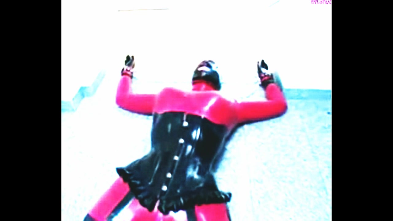 ahhh..das ist mal wieder geil..ganz in Latex..heisse Action mit einem User...komm schau es Dir an..