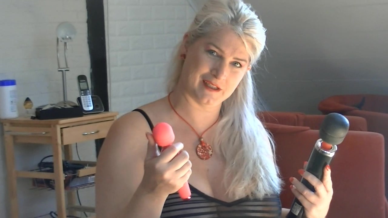 Corona ablenkung schwere Zeiten, keine Kontakte aber ich denke an Euch...komm und wichs mit mir..so eine Ablenkung macht doch Spass und nicht nur einmal