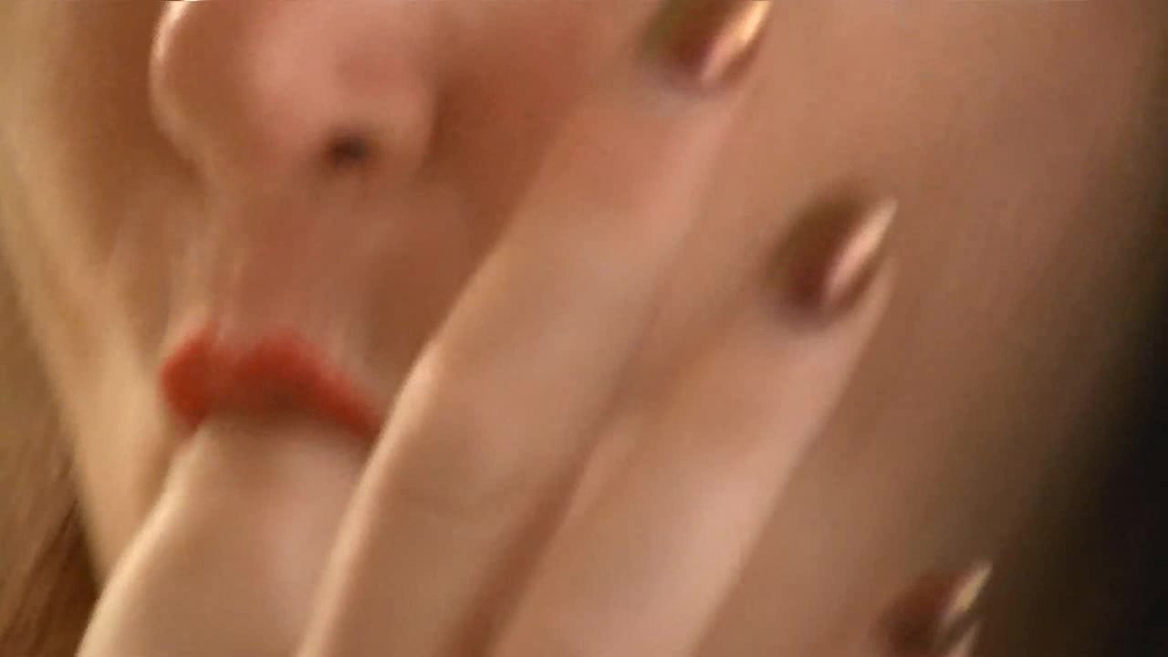 Dildo Show alleine zu hause...komm ich zeige Dir mal meine geile Dildo show...sieht es nicht geil aus wenn ich mir den Glasdildo in meine Fotze bohre..hmmm...und das tut so gut...nass und heiss