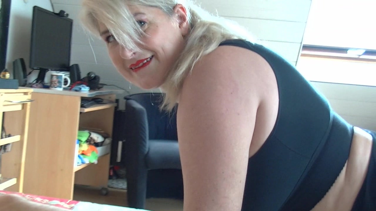 oh es geht geil weiter ... schön mit reizstrom , facesitting und mehr ...