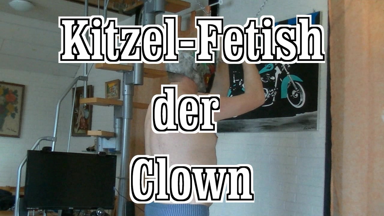 so dominiere ich meinen Clown...er liebt es gekitzelt zu werden..eine geile Qual für ihn..und sie machte ihn auch geil..sein Schwanz würde grösser und grösser