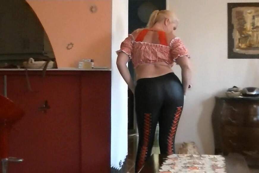 Milf Glanzleggins von MilfUlrike pic2