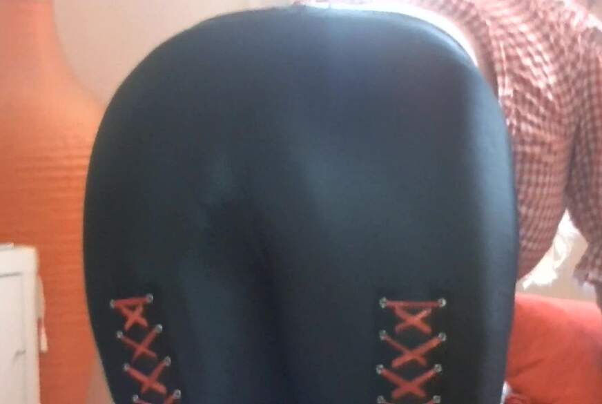 Milf Glanzleggins von MilfUlrike pic3