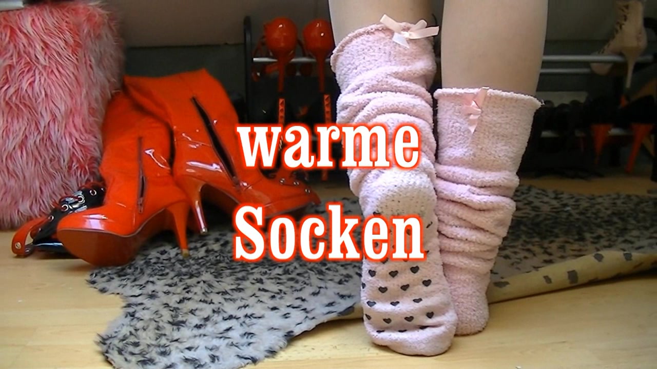 schöne warme socken über die Srtumpfhose...sieht es nicht trotzdem geil aus...so kuschelig ...wie alles an mir
