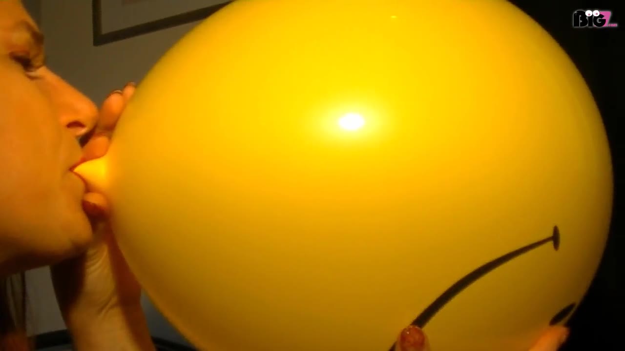 hier er erste Teil....gleich mich die Ballons aufblasen zu sehen...und dann lasse ich sie platzen