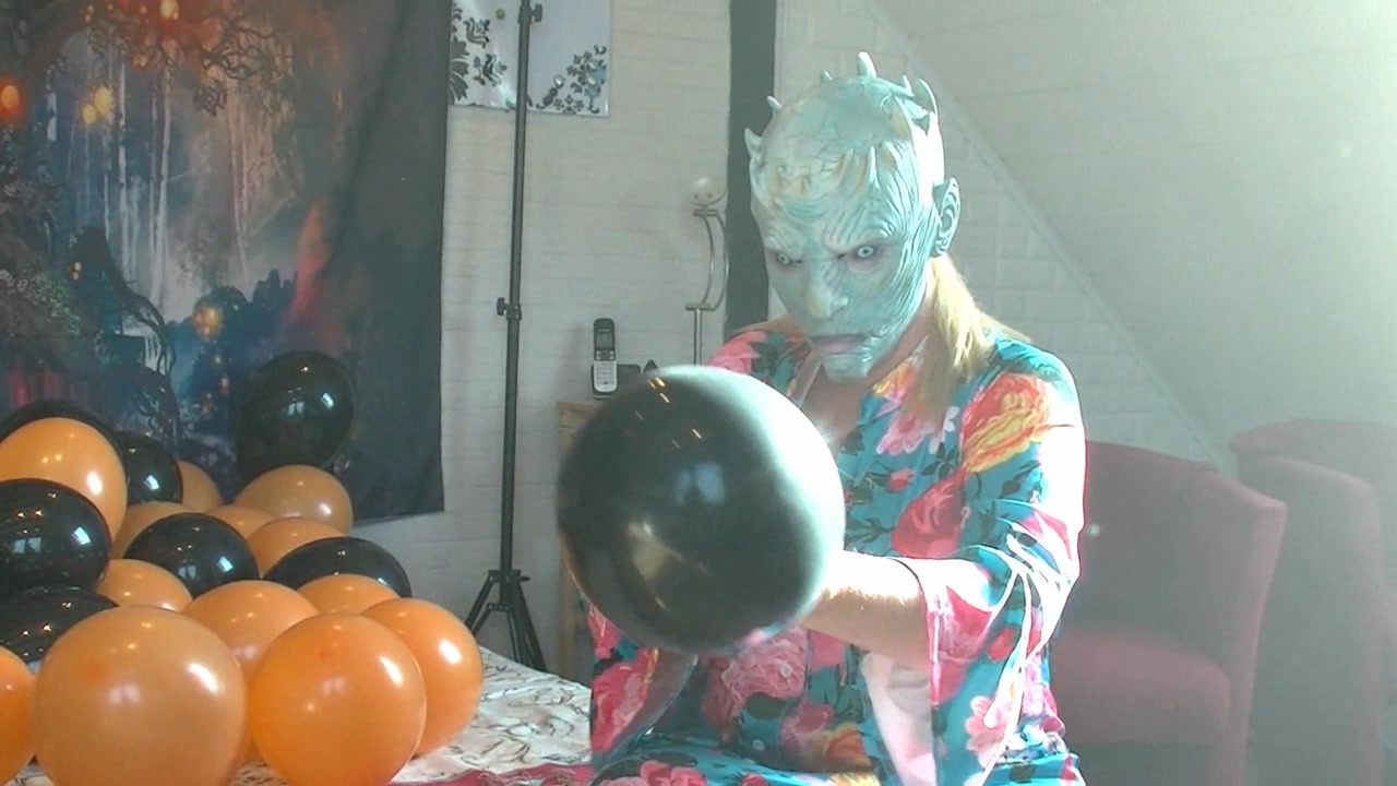 Halloween Balloonies von einem User bekam ich die Balloonies geschenkt...und klar..gerne mache ich ein Balloonies update damit...passend zum Thema Halloween...nit einem geilen outfit ist es doch noch geiler oder