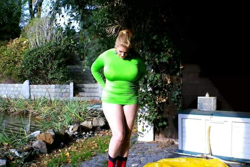 Striptease im Park von MilfUlrike