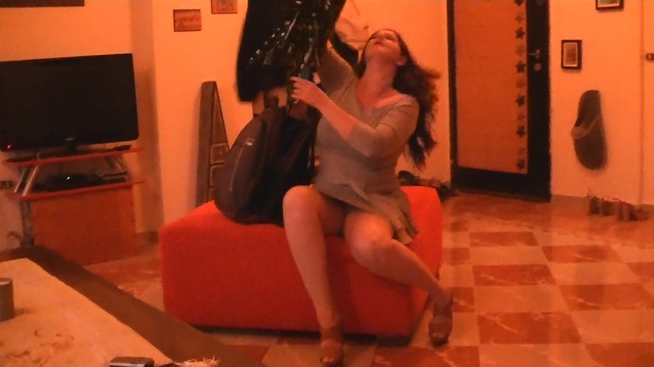 Hot Milf ich war shoppen und habe mir geile Sachen gekauft ... komm ich zeig Sie dir und mach einen Strip für dich