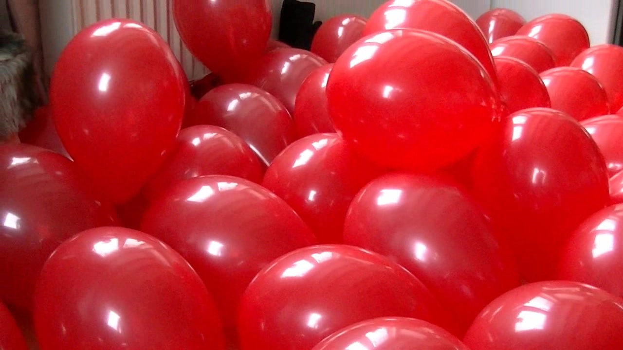 Ich liebe Luftballons ... schön prall aufblasen und dann geil platzenlassen