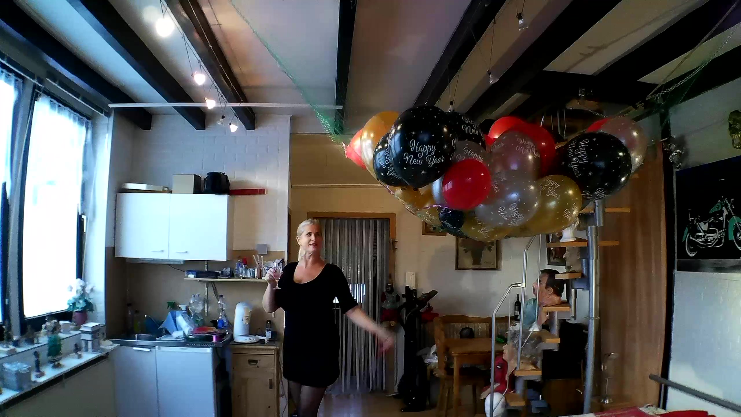 ein schönes neues Jahr wünsche ich Dir....das all Deine Wünsche und Träume in Erfüllung ghen...

kiss
cindy