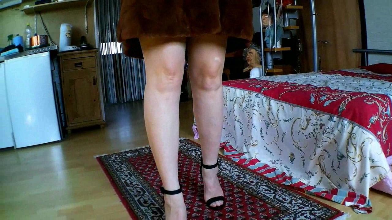 wichs du Sau Los wichs du Sau … ich sag Dir genau wie du es machen sollst ….. du du darfst nur dann abspritzen wenn ich es dir sage …. Mal sehen wie lang du es aushältst bei dem geilen Anblick