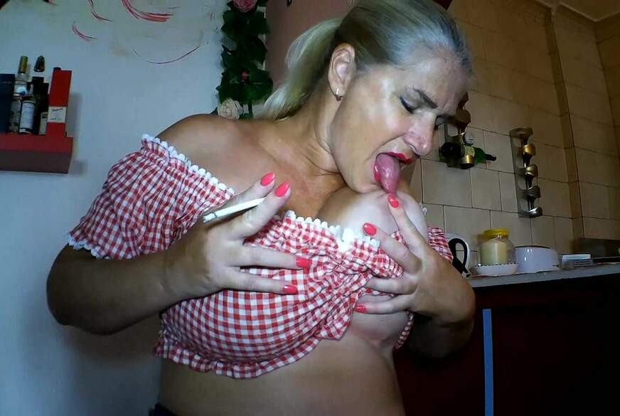 geile Hausfrau von MilfUlrike pic2